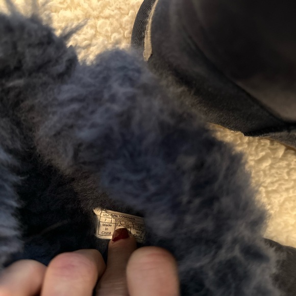 Ugg Short Navy Bootie with Button Like New Size 7 - Picture 3 of 6